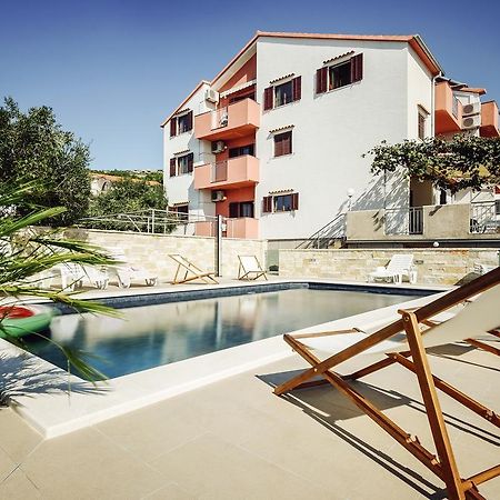 Apartments Martina Primosten Bagian luar foto