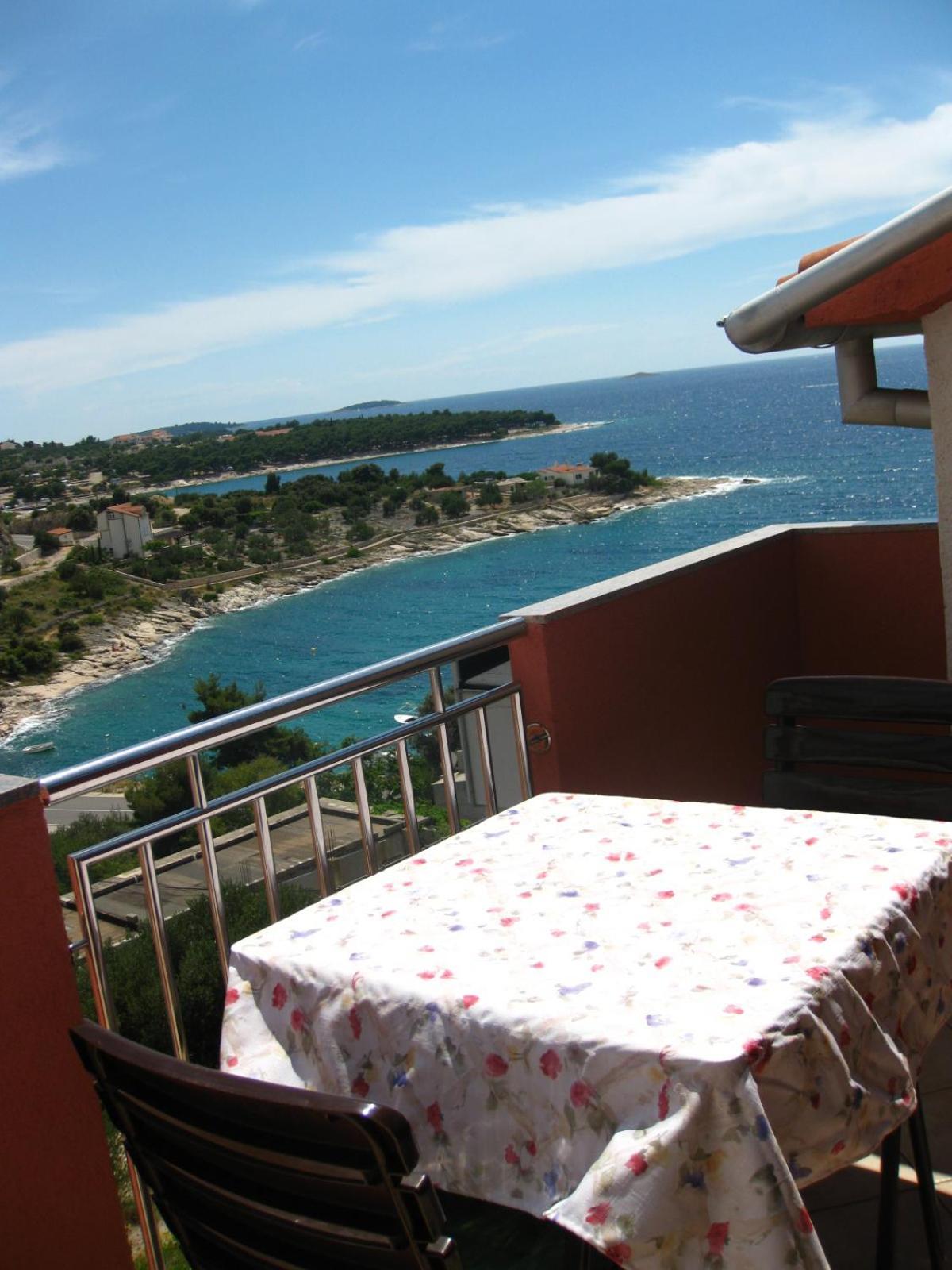 Apartments Martina Primosten Bagian luar foto