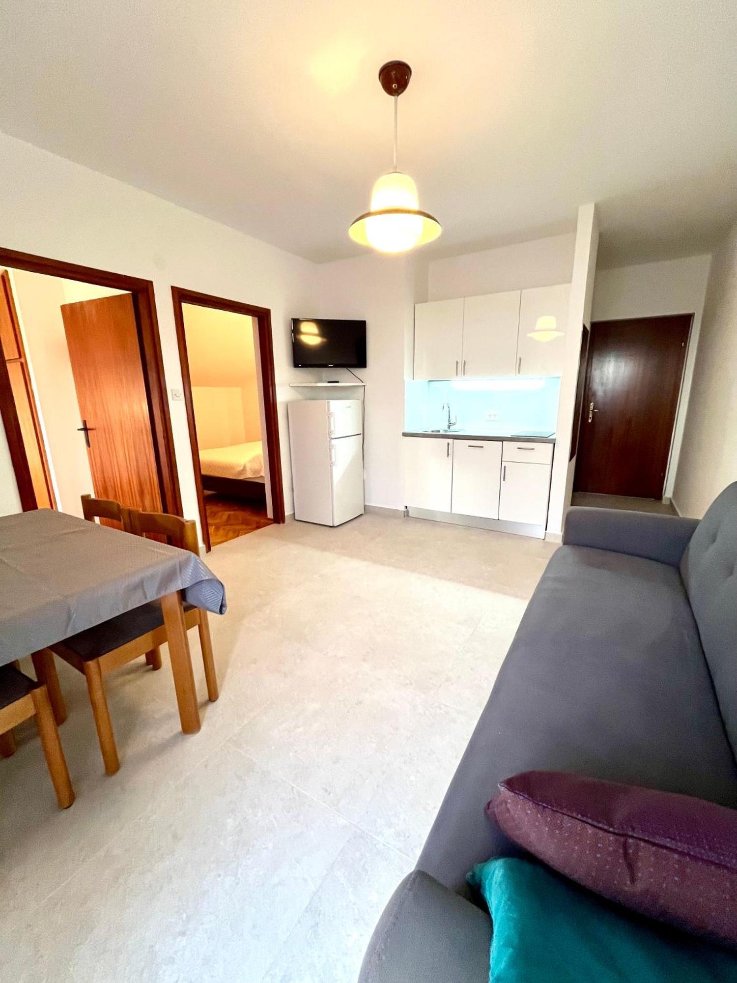 Apartments Martina Primosten Bagian luar foto