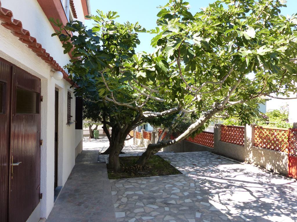Apartments Martina Primosten Bagian luar foto