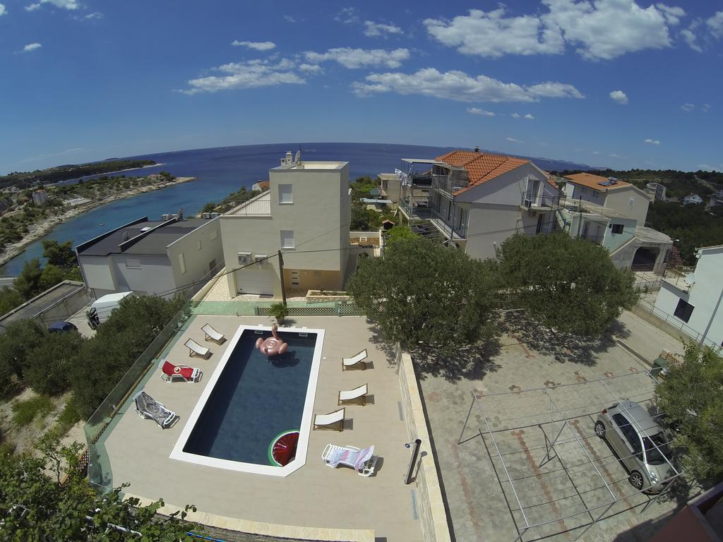 Apartments Martina Primosten Bagian luar foto