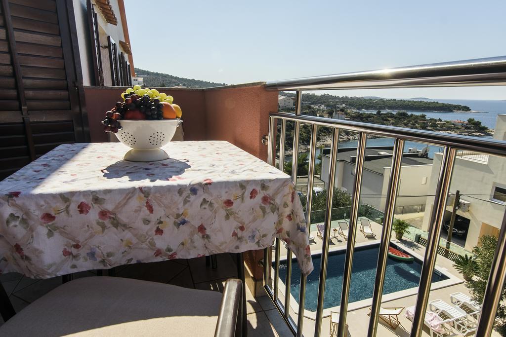 Apartments Martina Primosten Bagian luar foto