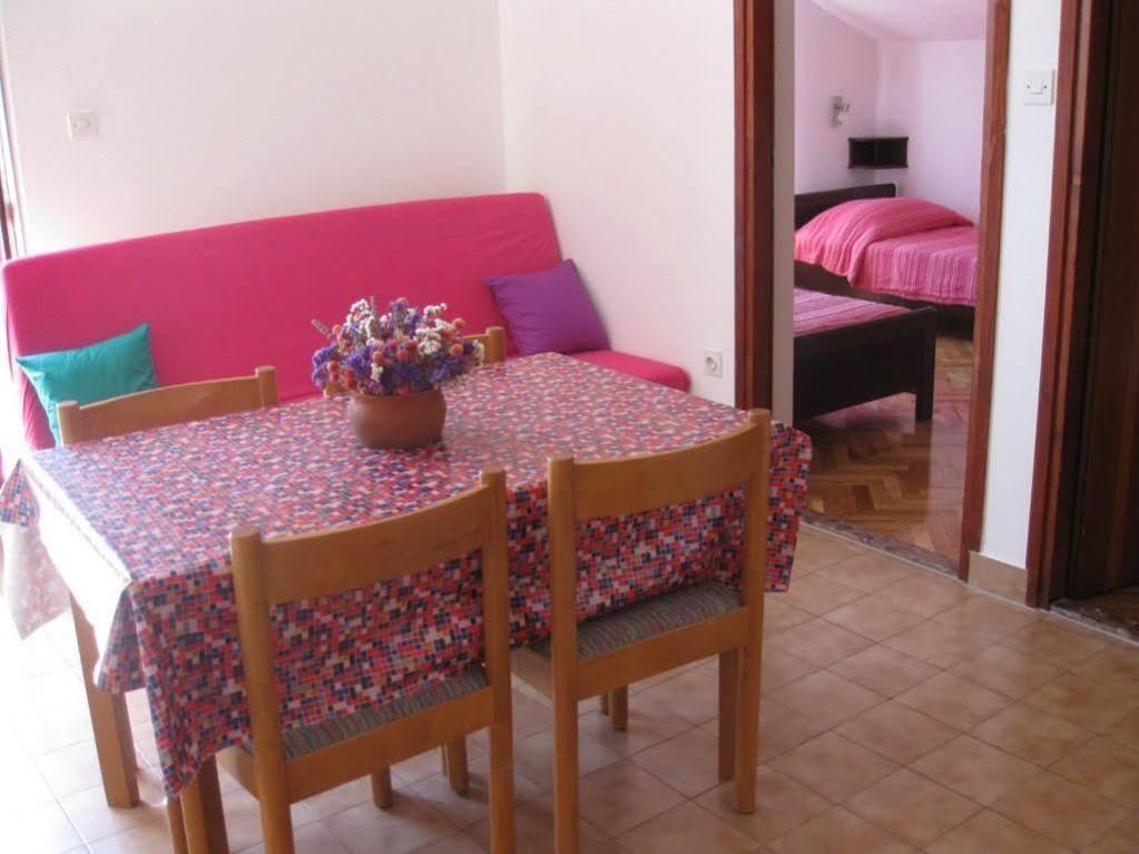 Apartments Martina Primosten Bagian luar foto